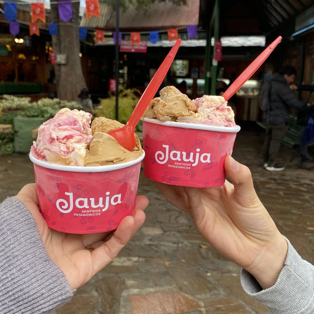 Dos vasitos de helado Jauja